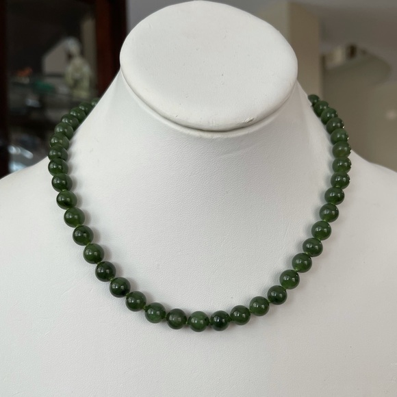 High quality spinach green nephrite jade bead sterling silver necklace - Picture 3 of 10